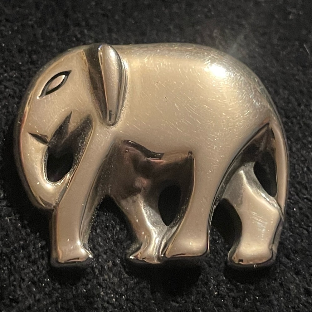 James Avery Sterling Silver Retired Elephant Pendant Brooch